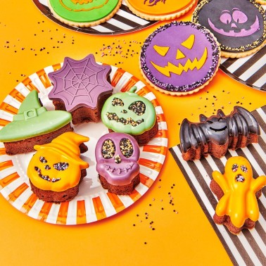 Mix Halloween silicone mold Wilton
