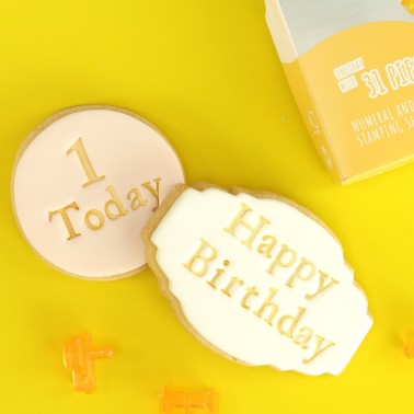 Stampi Fun fonts PME numeri e segni stampatello 31 pezzi - PME in vendita su Sugarmania.it